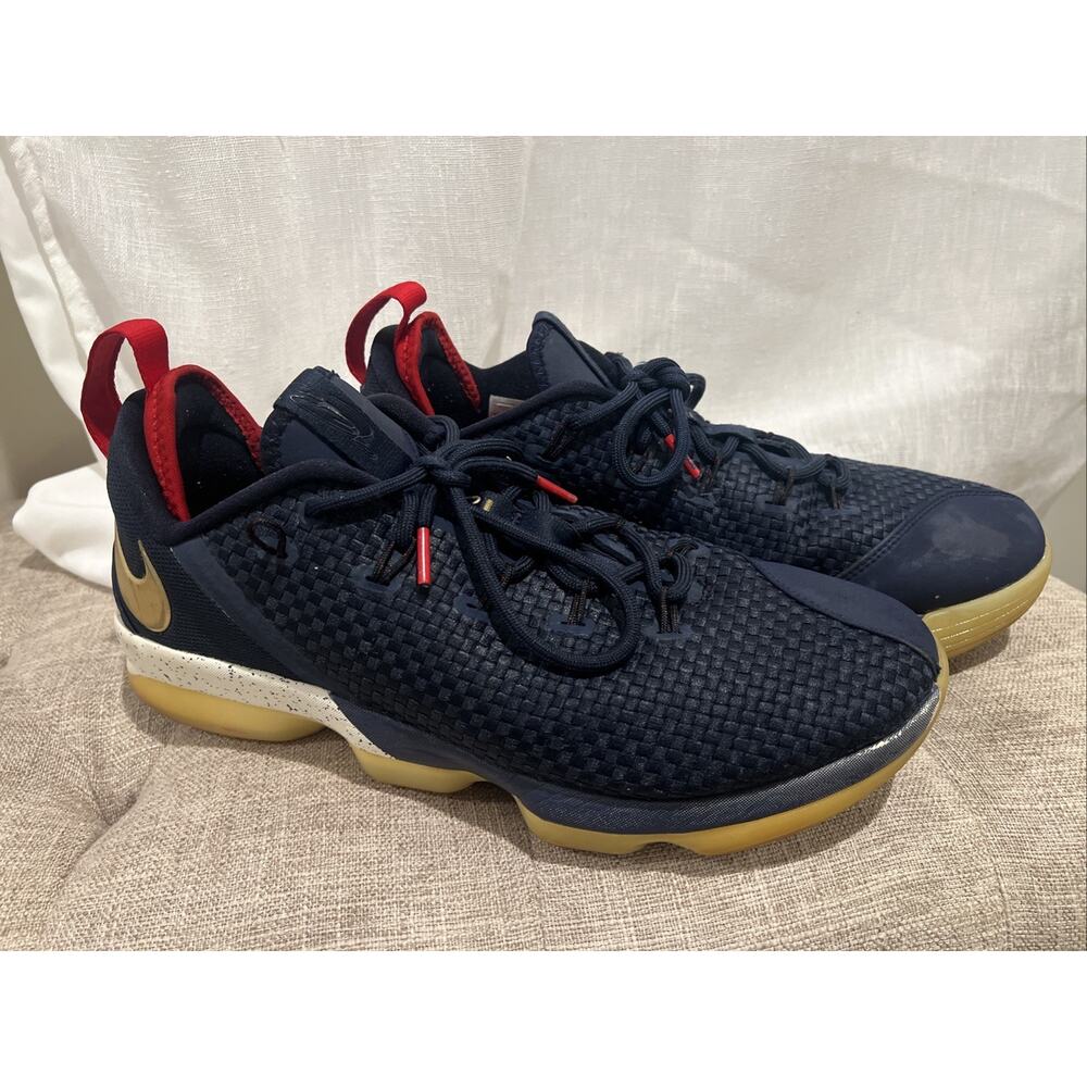 NIKE LeBron XIV 14 Low USA Sz 11.5 Midnight Navy/Metallic Gold/Red